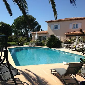 https://vallis-aurea.fr-provencehotel.com